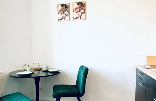 Andreasvorstadt Apartment | Cozy studio with kitchen, Netflix & panoramic views near the city