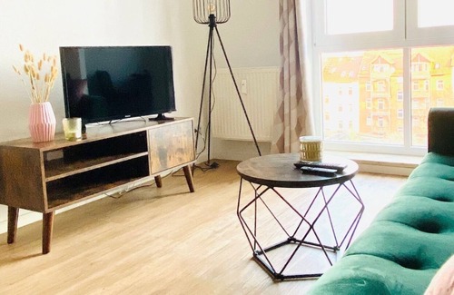 Andreasvorstadt Apartment | Cozy studio with kitchen, Netflix & panoramic views near the city