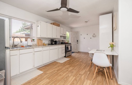 Grants Pass Apartment | Cozy studio with private fenced backyard- walking distance to hospital