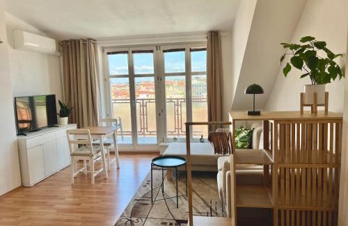 Smichov Apartment | Cozy Studio with Prague panorama view