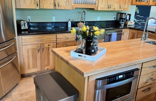 Friday Harbor Cabin | Cozy, stylish lodge with perfect blend of comfort and convenience. Pet-Friendly!