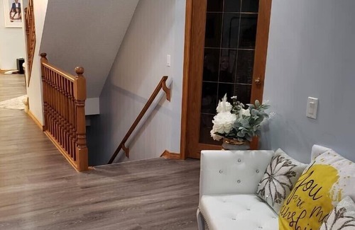 Calgary House | Cozy suite 10minutes to YYC Airport