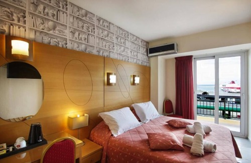Heraklion Hotel | Cozy Suite for 2 Close to Port