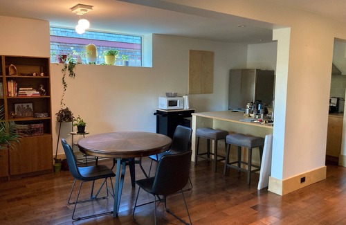 Bowen Island Apartment | Cozy suite minutes from the ocean on Bowen Island
