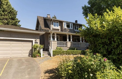 Kerrisdale Apartment | COZY SUITE NEAR UBC/YVR/DT- Private Entrance+Kitch