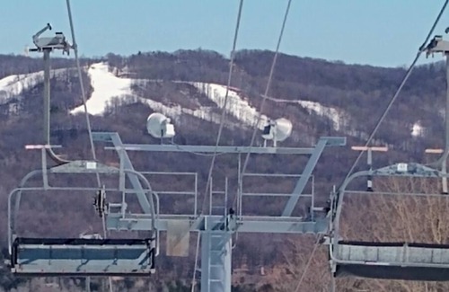 Harbor Springs Ski Chalet | Cozy Summer or Ski retreat w/firepit and hot tub