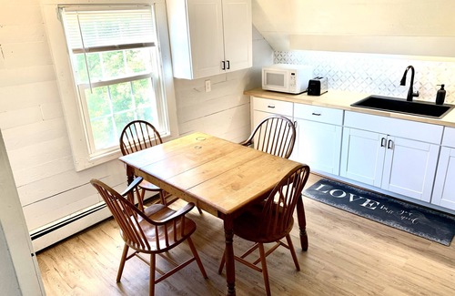 Bridgeport Apartment | Cozy + Sunny Coastal Apt by Long Island Sound