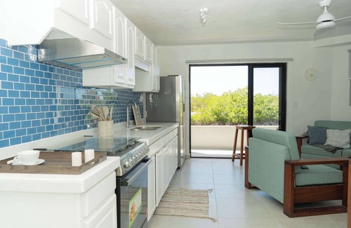 Discovery Bay Apartment | Cozy Waterfront Stay | Balcony | Fire Pit | Gazebo