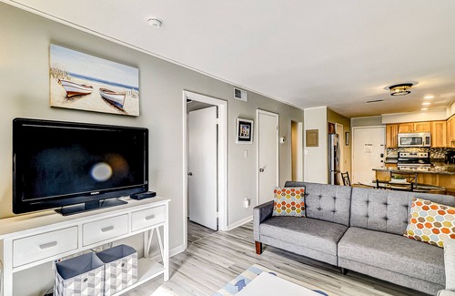 Folly Field Villa | Cozy Third-Floor Condo w/Fast WiFi & Balcony plus Shared Pool, Hot Tub, Tennis