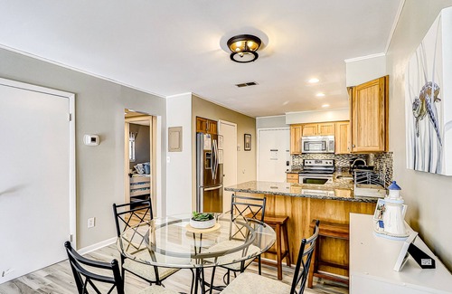 Folly Field Villa | Cozy Third-Floor Condo w/Fast WiFi & Balcony plus Shared Pool, Hot Tub, Tennis