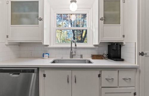 Rockwood House | Cozy three bedroom house on quiet wooded street