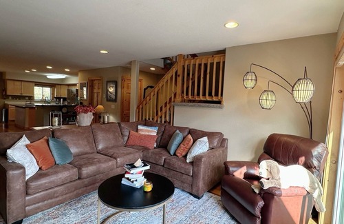 Warrior's Mark House | Cozy Three Bedroom Townhome. Minutes to Town and Slopes, Mountain Views