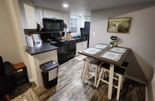 Midlothian Cabin | Cozy Timy house 1-bedroom, 2-loft cabin in with full bath and kitchen on a farm!