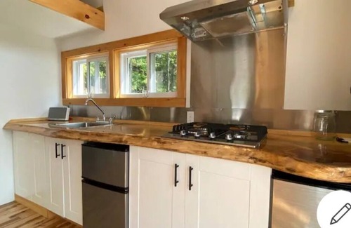 Sainte-Adele House | Cozy Tiny Home