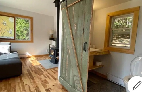 Sainte-Adele House | Cozy Tiny Home