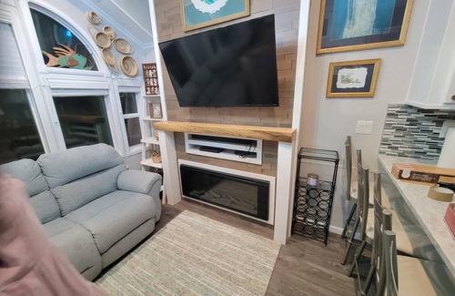 Sandbridge House | Cozy TINY HOME in Sandbridge by the bay and so close to the beach!