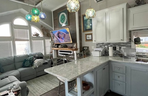 Sandbridge House | Cozy TINY HOME in Sandbridge by the bay and so close to the beach!