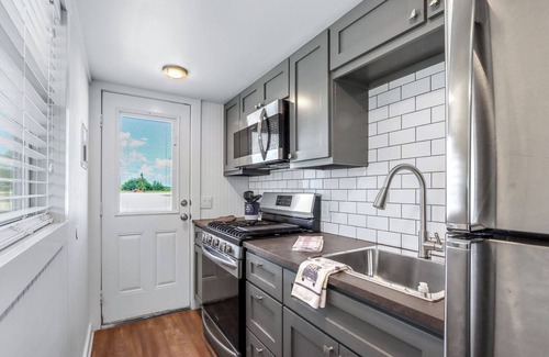 Lampasas House | Cozy Tiny Home Near Lake & Hill Country Trails