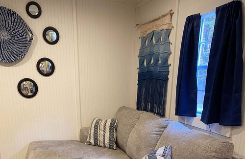 Printer Cabin | Cozy Tiny Home Quiet 1/1 Close to Riding Trails