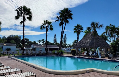 North Fort Myers Cottage | Cozy Tiny Home in North Fort Myers RV Resort