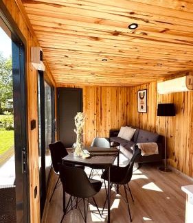 Matsloot House | Cozy Tiny House bij het Leekstermeer