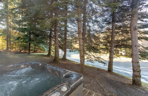 Upper Village House | Cozy Townhome w/Ski-in-Ski-Out, Hot Tub, Parking
