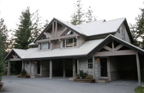 Upper Village House | Cozy Townhome w/Ski-in-Ski-Out, Hot Tub, Parking