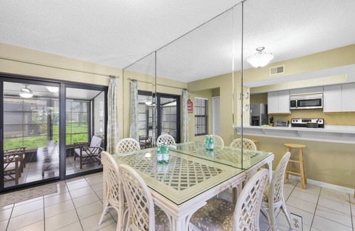 Marco Island Condo | Cozy townhouse centrally located on the island