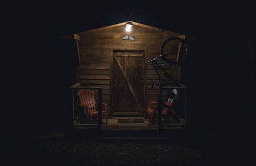 Ellijay Cabin | Cozy TRAIL's END tiny house style cabin at Mulberry Gap with AC, WiFi