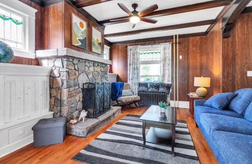 North Lake George House | Cozy Trotter home