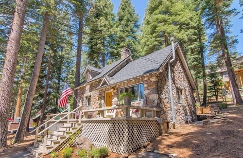 Sunnyside Cottage | Cozy Updated Cabin, Close to Tahoe City, Less Than 10 Miles to Ski Slopes