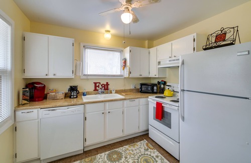 Tanglewood Estates Cabin | Cozy Lake Cabin w/Dock in Hot Springs Nat'l Park
