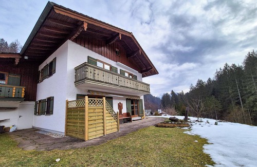 Ramsau bei Berchtesgaden Apartment | Cozy vacation apartment with balcony and mountain view - ideal for active people