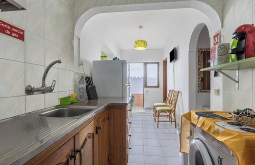 Vila do Bispo House | Cozy Vacation Home "Geo House" in Central Location with Wi-Fi & Terrace