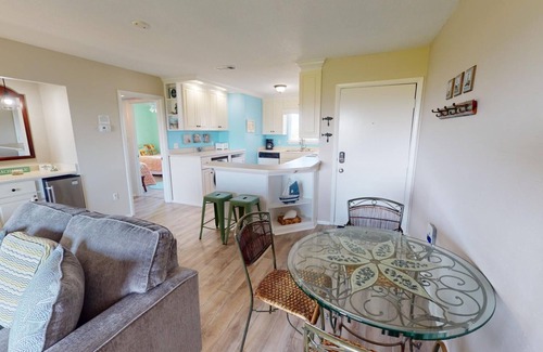 Tybee Island Condo | Cozy Vibes & Stunning Views + Community Pool, Beach Access!