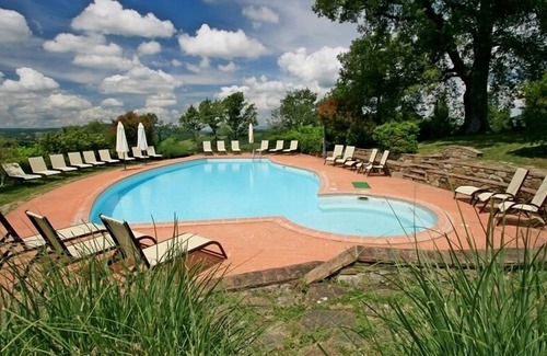 Radicondoli Villa | Cozy Villa (up to 36 pax) 13 Bedrooms/12 Bathrooms in Tuscany