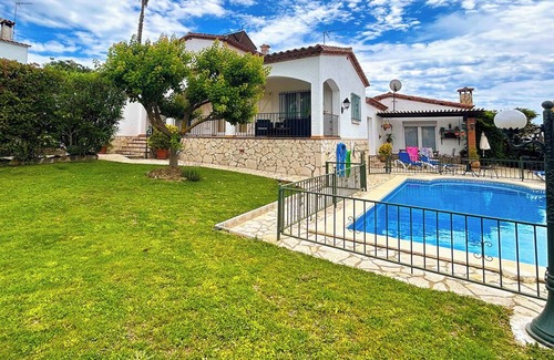 Calonge Villa | Cozy villa with pool and large garden. offer 01/06-08/06/19