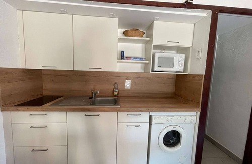 Santa Giulia Apartment | Cozy Villa with Terrace, 200m from Santa-Giulia Beach, A/C, Private Parking