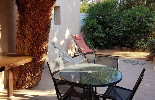 Santa Giulia Apartment | Cozy Villa with Terrace, 200m from Santa-Giulia Beach, A/C, Private Parking