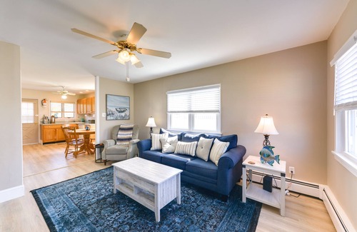 Villas Cottage | Cozy Villas Cottage w/Deck, 1/2 Block to Beach!