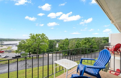 Indian Point Condo | Cozy Waterfront w/Marina + Pet-Friendly