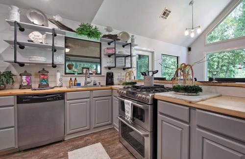Tangipahoa Parish House | Cozy Whispering Hideaway- Indulge in serenity and unwind in nature.