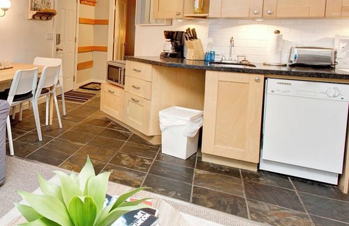 Whistler Creekside House | Cozy Whistler Retreat 2bd loft, ski/bike in/out steps to gondola!