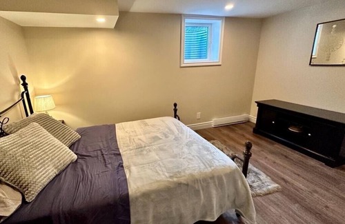 Whitby Apartment | Cozy Whitby Two bedroom Near Spa