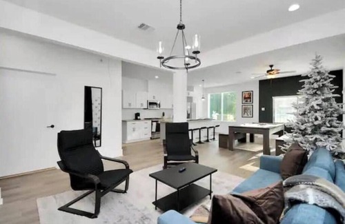 Northside Apartment | Cozy Winter themed 2bdr Apt near Downtown!nn