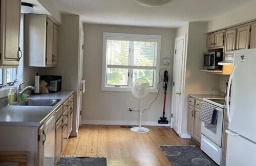 Charlestown House | Cozy yet spacious beach home - minutes from Charlestown beaches, BeachPass incl.