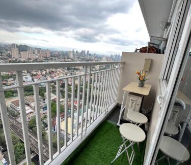 Luzon Apartment | Cozy1BR condo in Mezza 2 Qc with wifi and netflix