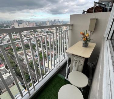 Luzon Apartment | Cozy1BR condo in Mezza 2 Qc with wifi and netflix