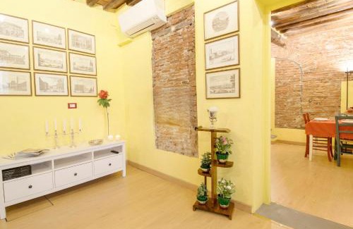 Lucca Historical Center Apartment | CozyBricks in Lucca - Apartments in Lucca Historical Center - Air Cond & WiFi -