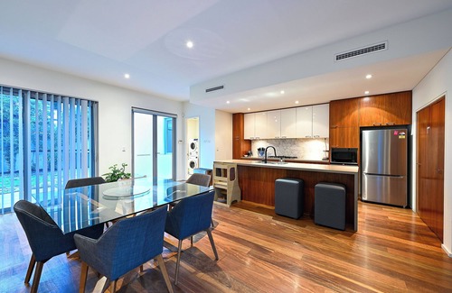 Subiaco House | Cozystays 3-bedroom house and only mins from cafes and perth cbd.